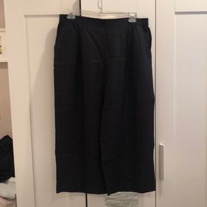 Organic Linen wide-leg crop pants in black